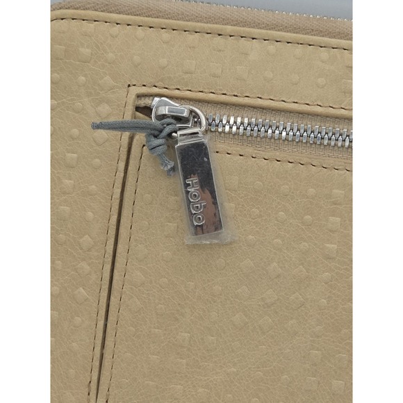 Hobo International Rylan Pumice Damask Embossed Leather Wallet Wristlet New - Picture 3 of 12